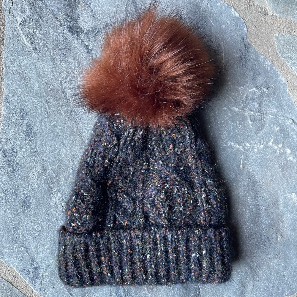 Faux Fur Pompom Cable Knit Beanie
KYI KYI